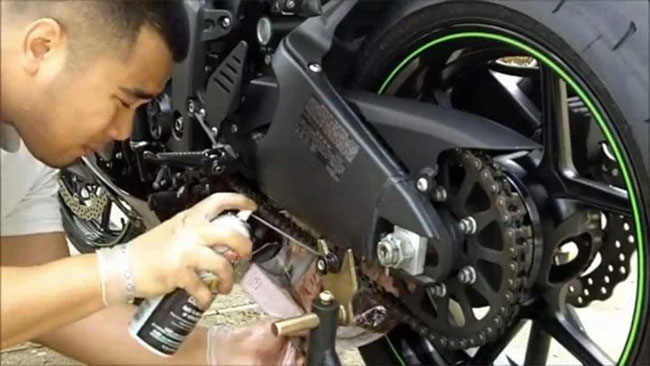 Bike Mileage Increase Tips : एक दम बढ़ जाएगा बाइक का माइलेज, बस फटाफट कर लें ये काम, खूब होगी बचत