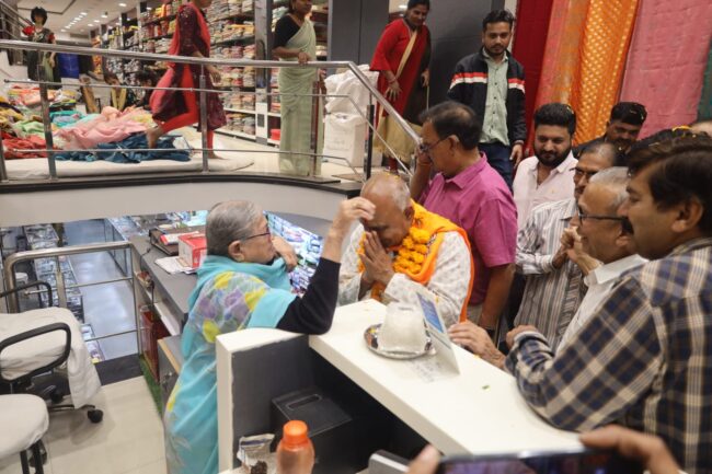 Betul BJP News : हेमंत ने गंज मार्केट में जनसंपर्क कर व्यापारियो से मांगा आशीर्वाद