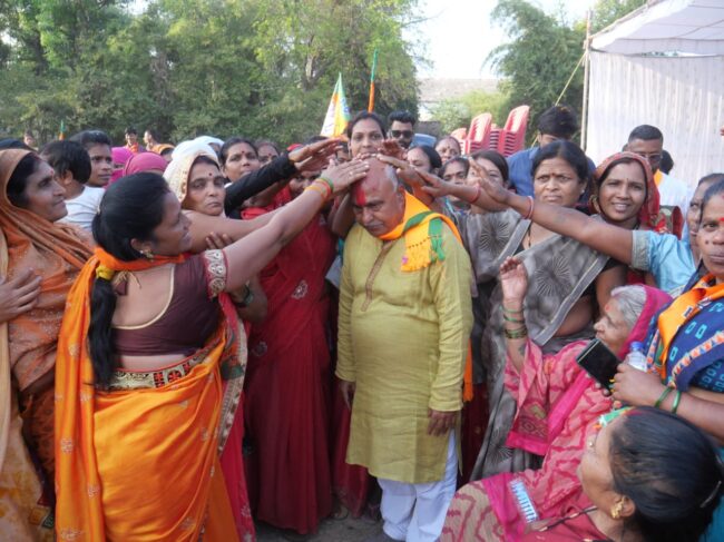 Betul BJP News : विशाल रैली के साथ हेमंत खण्डेलवाल ने कोठीबाजार क्षेत्र में किया जनसंपर्क