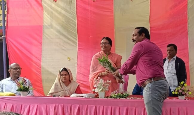 Chhindwada News: उर्मिला जयसवाल का सेवानिवृति सम्मान समारोह संपन्न, सिंगपुर प्राथमिक शाला से सेवानिवृत हुई जयसवाल मैडम