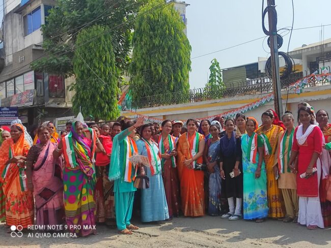 Betul Congress News : गली-गली मोहल्ले-मोहल्ले कांग्रेस की नीतियों को पहुंचा रही महिलाएं, कांग्रेस प्रत्याशी निलय विनोद डागा के लिए मांग रही आर्शिवाद