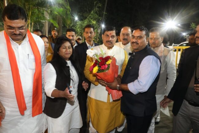 Chhindwara News : प्रदेश के मुख्यमंत्री माननीय मोहन यादवऔर पूर्व मुख्यमंत्री शिवराज सिंह चौहान से मिली मोनिका मनमोहन शाह वट्टी