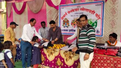 Chhindwara Today News : टीचर्स वेलफेयर सोसायटी ने तीन स्कूलों को स्वेटर वितरित की