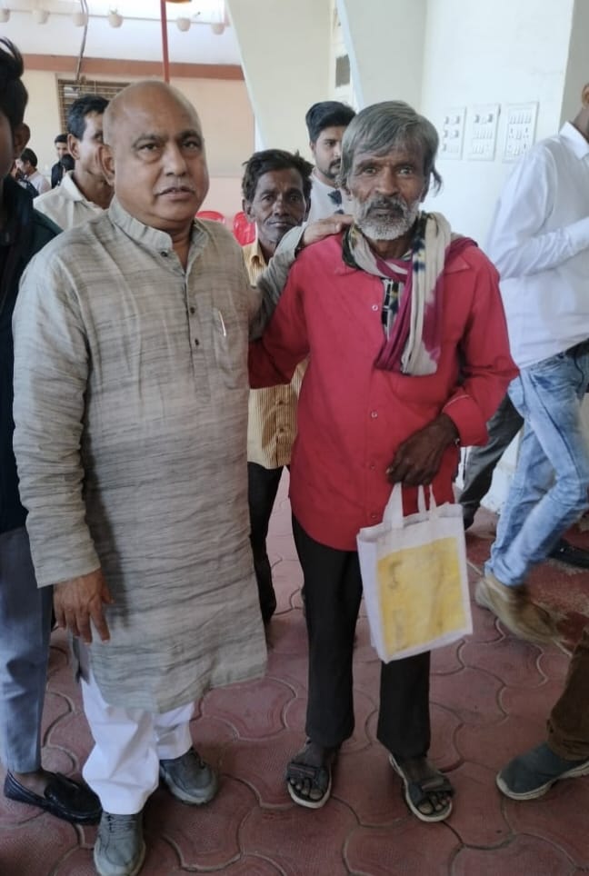 Betul Today News :  पुत्र की मृत्यु होने पर उसके  वृद्ध पिता की हेमंत खंडेलवाल ने की मदद