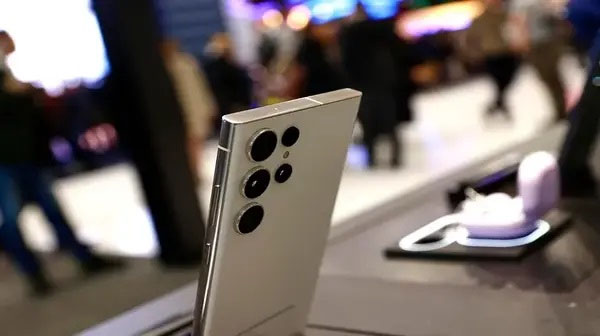 Samsung Galaxy S24 Ultra : iPhone की लंका लगाने जल्द लॉन्च होगा Samsung का यह नए टाइटेनियम डिजाइन वाला फोन, 200-मेगापिक्सल के साथ मिलेंगे झकाश फीचर्स