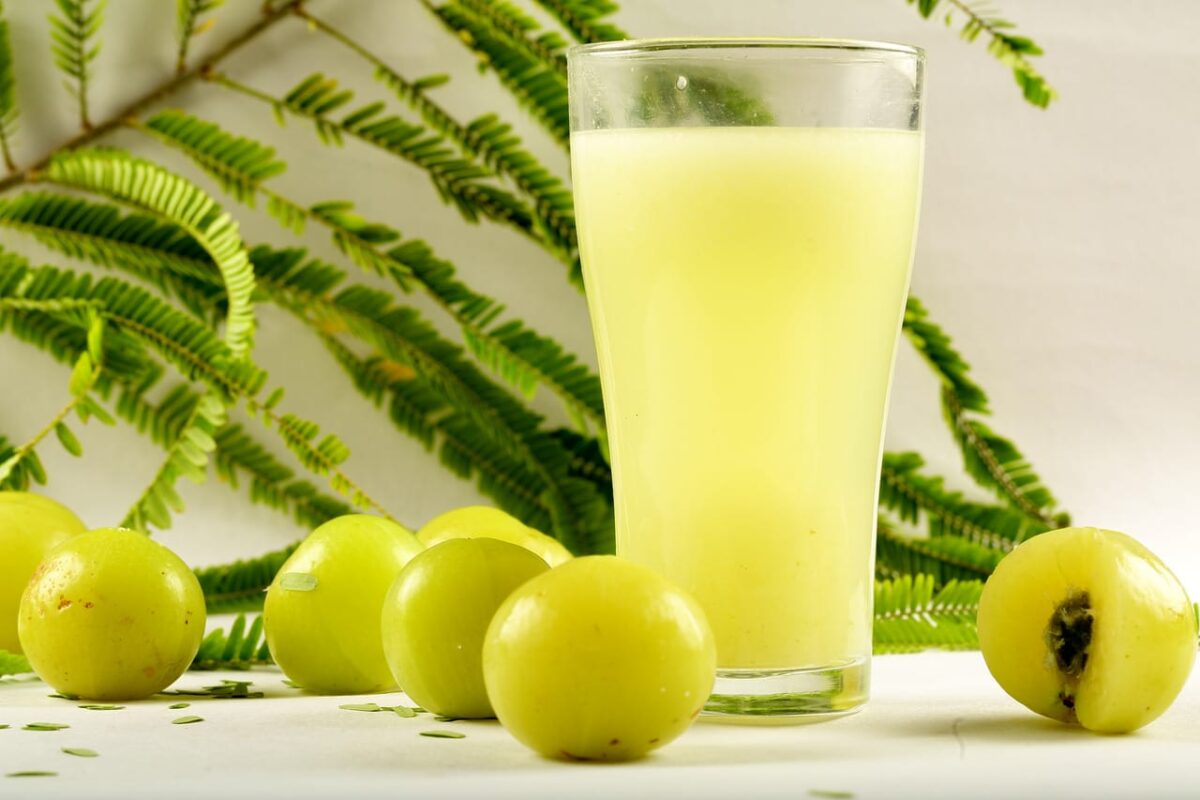 Benefits of Amla Juice : सुबह खाली पेट आंवला जूस पीने से सेहत को मिलते है जबरदस्त फायदे, पेट की समस्याओं से भी छुटकारा..