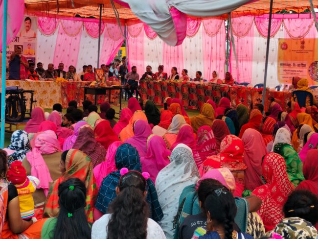 Betul News : किसानों के बीच ड्रोन तकनीक को दिया जा रहा बढ़ावा