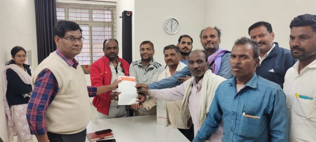 Betul News : श्रमिकों को 60 वर्ष आयु पूर्ण करने के बाद दी जाए पेंशन
