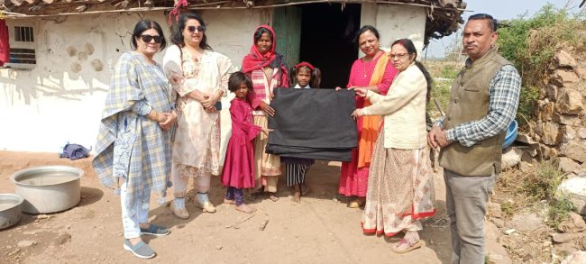 Betul News : लायंस क्लब महक ने 4 ग्रामों में पहुंचकर किया कंबलो का वितरण