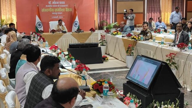 Chhindwara News : मुख्यमंत्री की उपस्थिति में संभागीय समीक्षा बैठक जबलपुर में छिंदवाड़ा महापौर विक्रम अहके जी ने छिंदवाड़ा नगर निगम के विकास के लिए मांगा 100 करोड़ का बजट एवम् युवाओं को रोजागार उपलब्ध कराने हेतु रखी अपनी बात