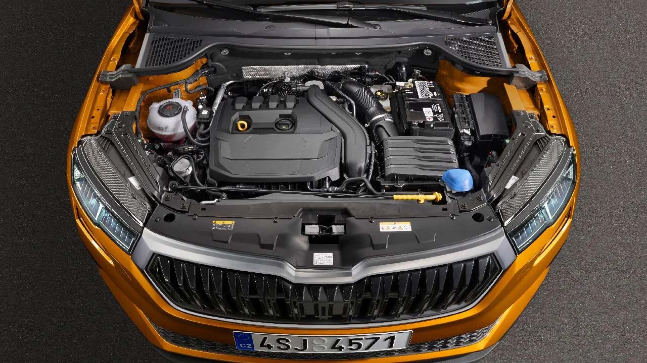 New Skoda Octavia Facelift : Global debut से पहले जारी हुआ स्कोडा ऑक्टाविया फेसलिफ्ट का टीजर, जल्द दिखेगी सेडान कार की पूरी झलक
