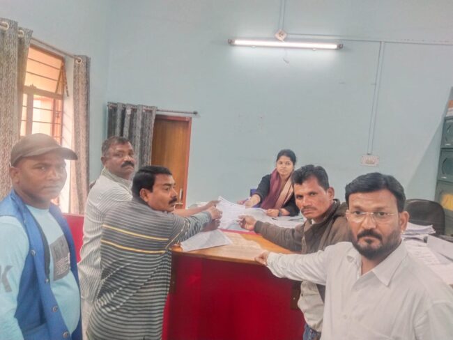 Betul News : संबल योजना के हितग्राहियों के लंबित प्रकरणों का शीघ्र निराकरण करने की मांग