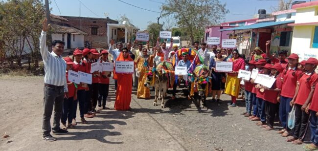 Betul Today News : मतदाताओं को जागरूक करने पर्यावरण प्रेमियों ने निकाली बैलगाड़ी रैली