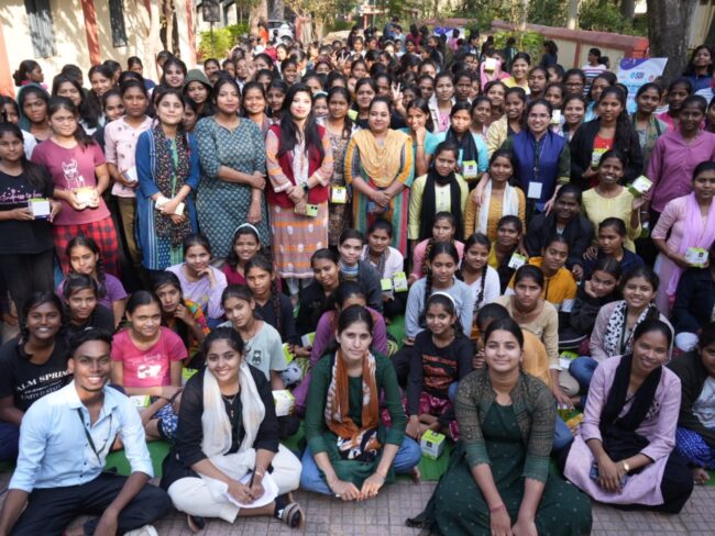 Betul Samachar : यूनिसेफ और एसबीआई के सहयोग से स्काई सोशल ने वाशेवल रियूज्ड सेनेटरी पैड का किया वितरण