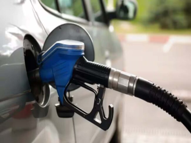 Car Mileage Tips : इन आसान टिप्स से बढ़ाए कार का माइलेज, पहले से ज्यादा दौड़ेगी आपकी गाड़ी
