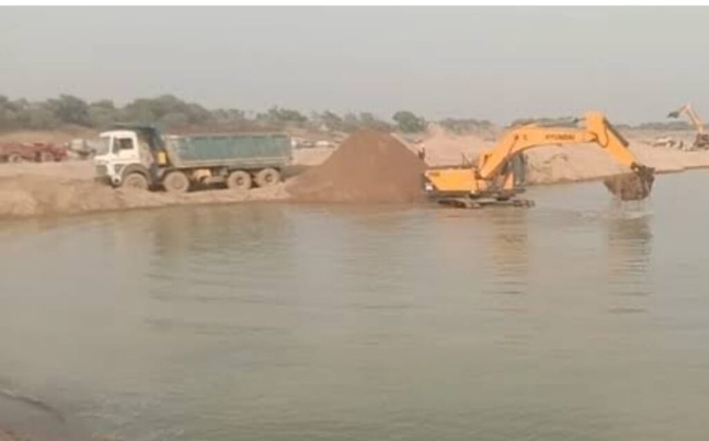 Betul Samachar : माइनिंग इंस्पेक्टर के संरक्षण में चल रहा अवैध उत्खनन का पूरा खेल, शाहपुर के भाजपा मण्डल अध्यक्ष, सांसद प्रतिनिधि ने लगाया गंभीर आरोप