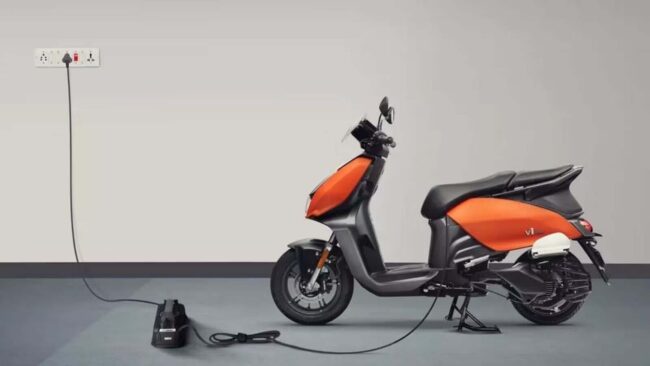 Hero Vida V1 Plus : सस्ता हुआ Hero का ये इलेक्ट्रिक स्कूटर, मिलेंगी 100 किमी की टॉप रेंज, मात्र देने होंगे इतने रूपये