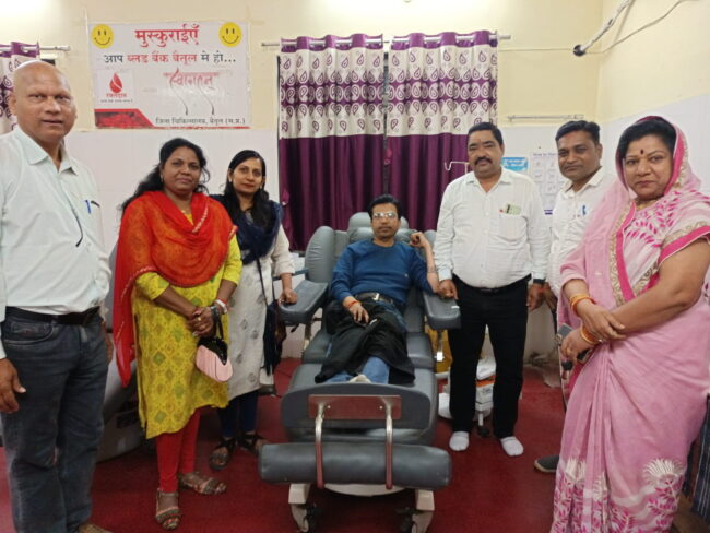Betul Blood Donetion : संदीप सोलंकी ने रात में 15 वी बार रक्तदान कर बचाई महिला की जान