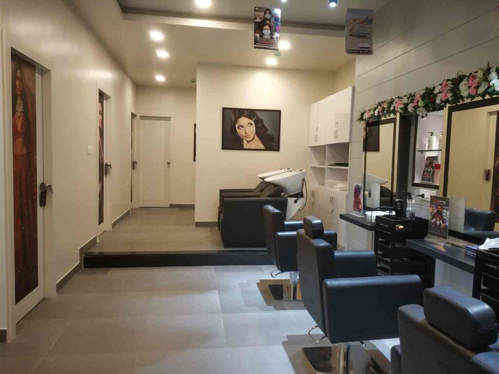Lakme Saloon Betul