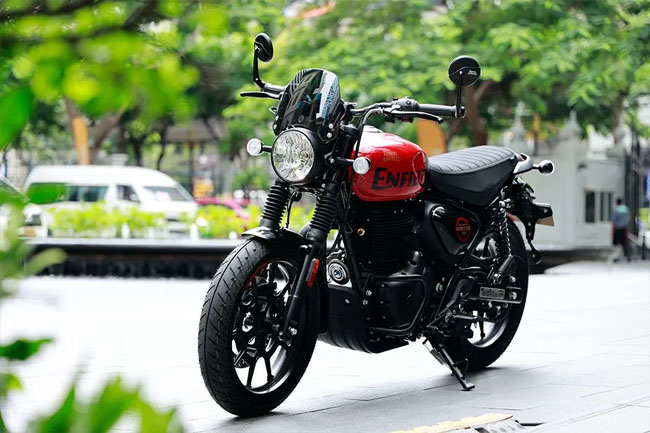 अब सस्ते में खरीदें Royal Enfield की लाजवाब बाइक, Apache की कीमत में मिलेगी क्रूज़र बाइक