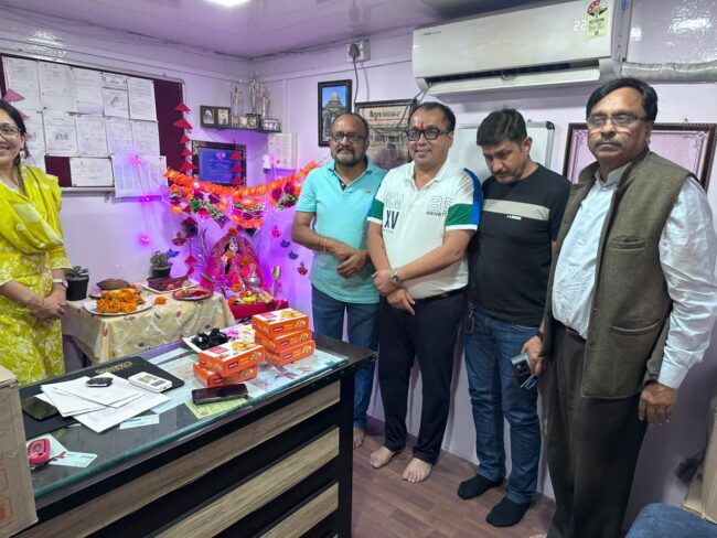 Betul News : 1937 से संचालित मुल्ला पेट्रोल पंप ईएमएच कोठी बाजार में ग्राहकों को बांटे उपहार