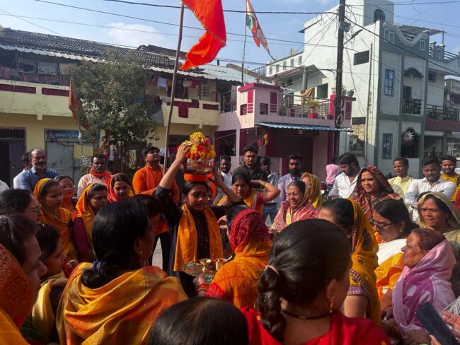 Betul Samachar : बैतूल में निकली अयोध्या से आए अक्षत कलश की यात्रा: जगह-जगह हुआ स्वागत, पीले चावल देकर घर घर दिया जाएगा आमंत्रण