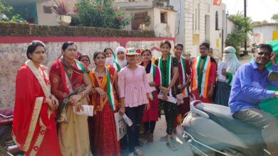 Betul Congress News : गली-गली मोहल्ले-मोहल्ले कांग्रेस की नीतियों को पहुंचा रही महिलाएं, कांग्रेस प्रत्याशी निलय विनोद डागा के लिए मांग रही आर्शिवाद