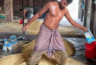 Murmure Viral Video: मुरमुरे बनते देख लिया तो छोड देंगे भेलपुरी खाना, देखें वीडियो.....