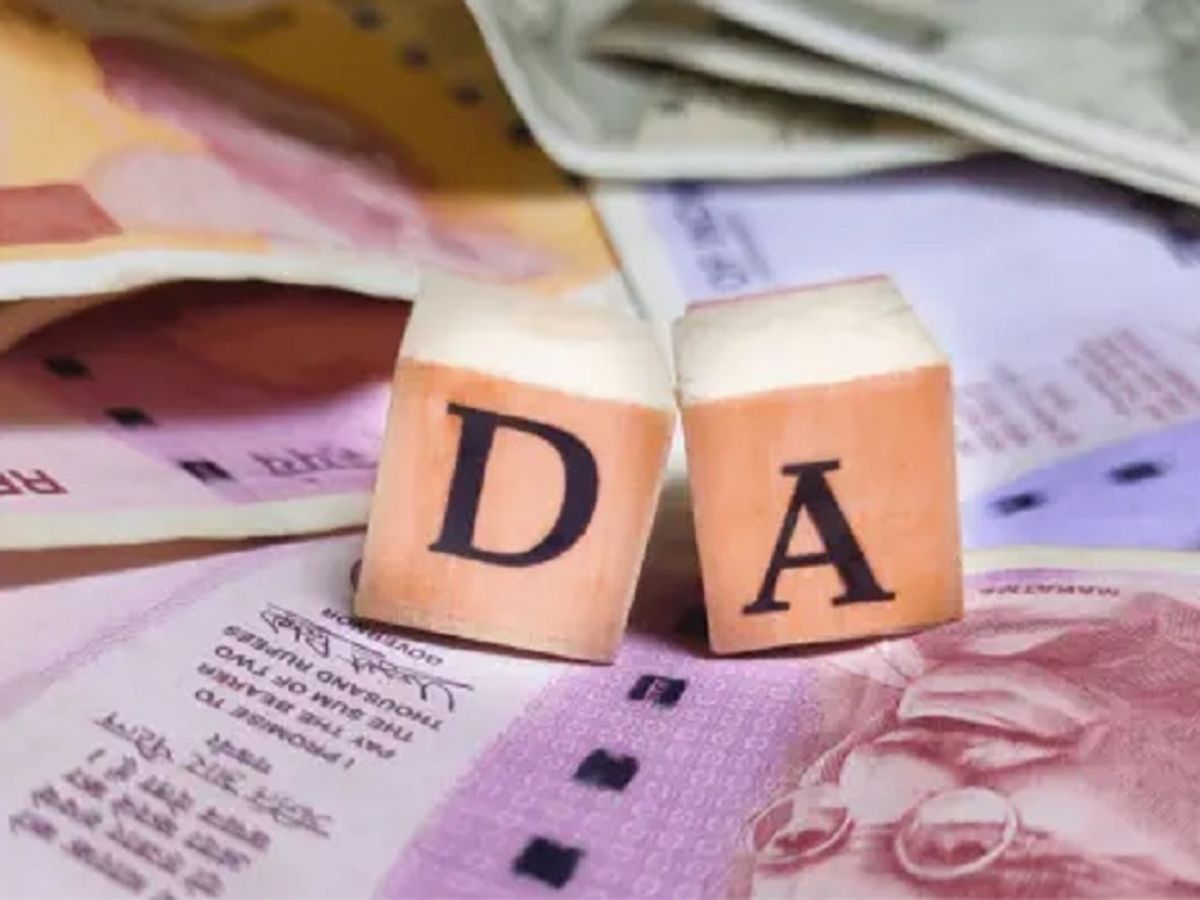 DA Hike : नए साल से पहले सरकारी कर्मचारियों को मिली खुशखबरी, डीए में 4% की बढ़ोतरी