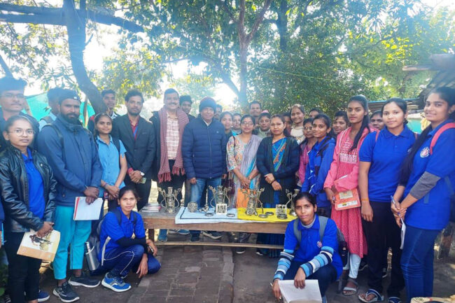 Betul Today News : छात्रों ने भ्रमण कर भैरवा हेंडीक्राफ्ट को समझा