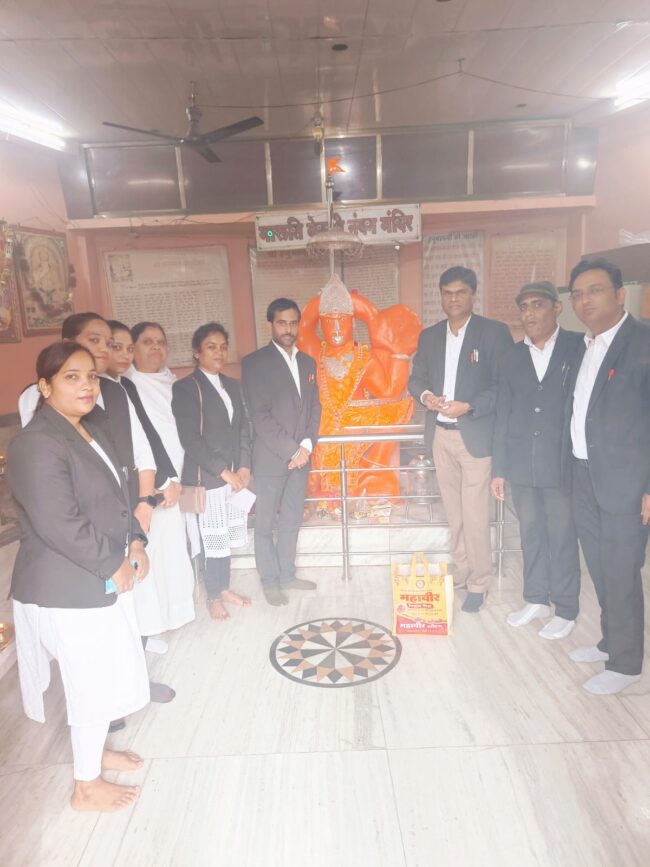 Betul Today News : जीत की खुशी में अधिवक्ता व भाजपा विधि प्रकोष्ठ ने कोर्ट परिसर में बांटी मिठाई