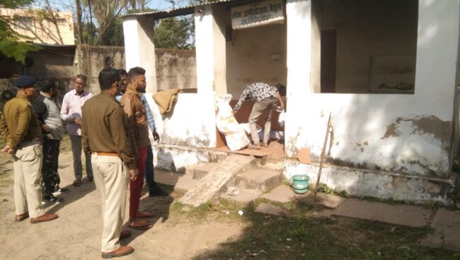 Betul News : बुजुर्ग बेसहारा मानसिक रोगी की जलने से मौत, शव परिवहन के लिए ऑटो एंबुलेंस बनी सहारा