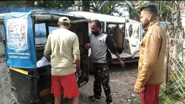 Betul News : बुजुर्ग बेसहारा मानसिक रोगी की जलने से मौत, शव परिवहन के लिए ऑटो एंबुलेंस बनी सहारा