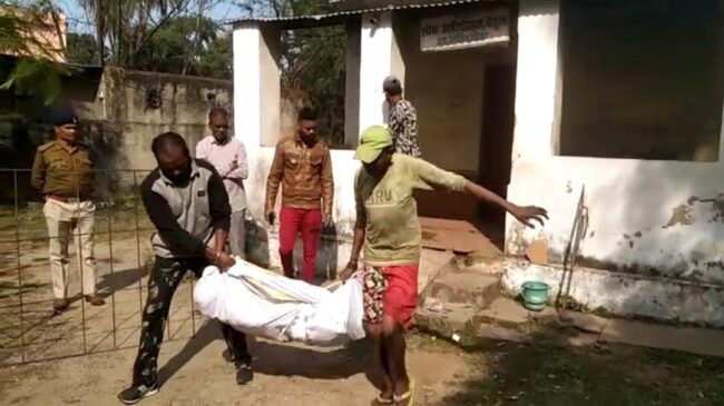 Betul News : बुजुर्ग बेसहारा मानसिक रोगी की जलने से मौत, शव परिवहन के लिए ऑटो एंबुलेंस बनी सहारा