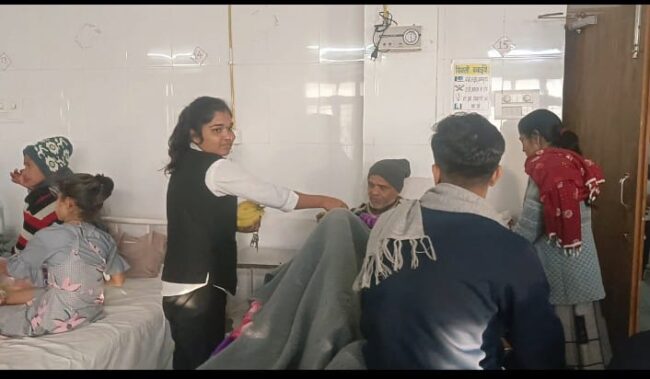 Betul Blood Donation News : दिवंगत लेखचंद यादव की पुण्यतिथि पर भाजपा विधि प्रकोष्ठ ने किया रक्तदान, मरीजों को वितरित किए फल