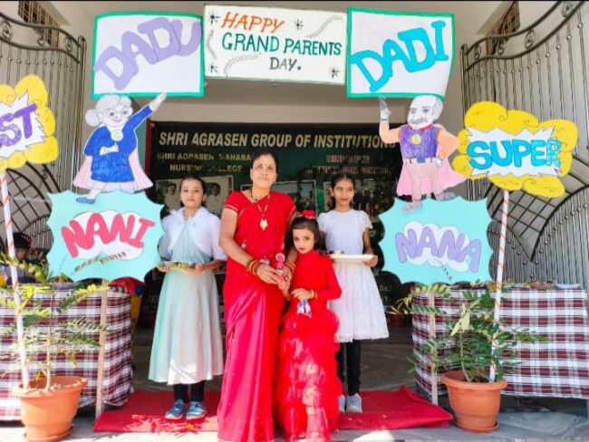 Betul Today News : रिश्तों को मजबूत करने की कड़ी होते हैं दादा-दादी नाना नानी 