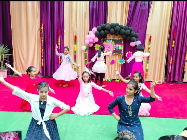 Betul Today News : रिश्तों को मजबूत करने की कड़ी होते हैं दादा-दादी नाना नानी 