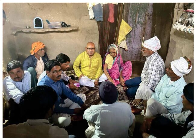 Betul News : शोक संवेदना व्यक्त करने स्व.महादेव के परिजनों के बीच पहुचे विधायक खण्डेलवाल