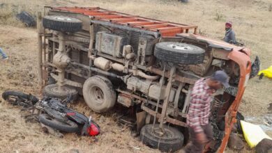 Betul Accident News : बाइक की टक्कर मारकर पलटा ट्रक, दो लोग गंभीर, जिला अस्पताल रैफर मुलताई थाना क्षेत्र के ग्राम