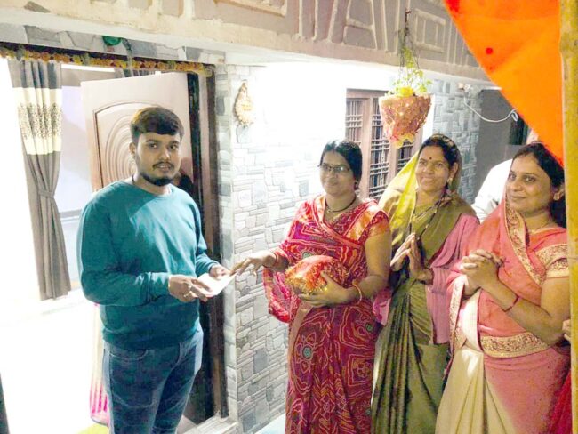 Betul Today News : अयोध्या से आये पूजित अक्षत और निमंत्रण पत्र किए वितरित