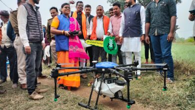 Betul News : किसानों के बीच ड्रोन तकनीक को दिया जा रहा बढ़ावा