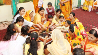Betul Today News :  हथेली पर ओम लिख किया शिक्षा का शुभारंभ, बसन्त पंचमी उत्सव, विद्यारम्भ संस्कार सम्पन्न