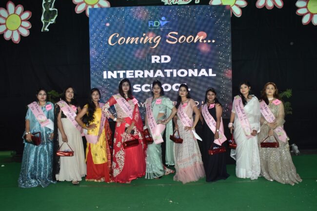 Betul Today News : किड्स के साथ मदर्स को प्लेटफार्म देने आरडी किड्स में क्रेजी मेनिया आयोजित