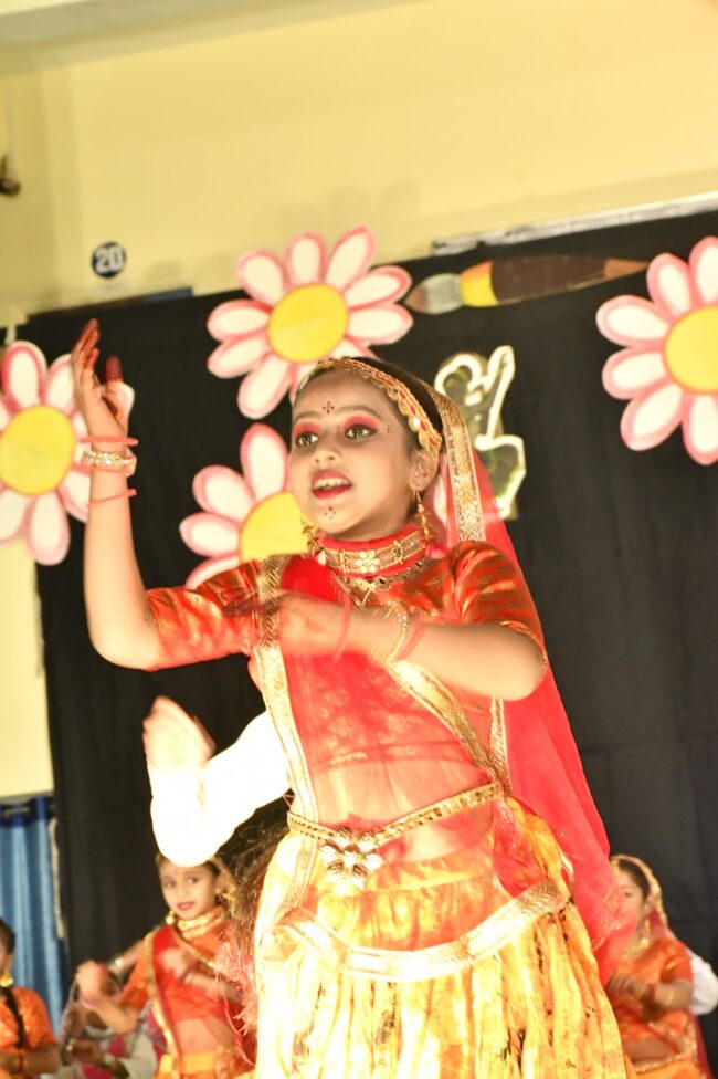 Betul Today News : किड्स के साथ मदर्स को प्लेटफार्म देने आरडी किड्स में क्रेजी मेनिया आयोजित