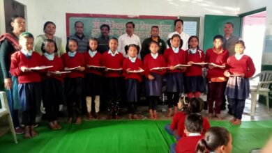 Betul News : लिपिक ने शिक्षक सामग्री वितरण कर मनाया जन्मदिन