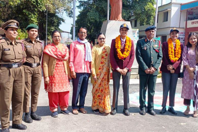 Betul News : एनसीसी बटालियन ने साक्षी एंव करीना को किया सम्मानित