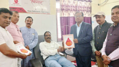 Betul blood donation : छात्र की जान बचाने शिक्षकों ने किया रक्तदान