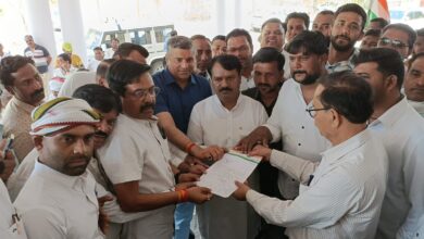 Betul News : कांग्रेस कार्यकर्ताओं ने राज्यपाल के नाम कलेक्टर को सौंपा ज्ञापन, फसलों पर एमएसपी की गारंटी एवं ओले, बारिश से खराब हुई फसलो का मुआवजा देने की मांग 