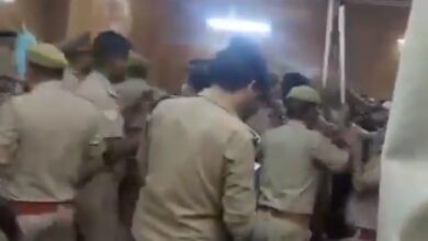 Ghaziabad Court Clash: कोर्ट में जज-वकील विवाद, पुलिस लाठीचार्ज के बाद वकीलों का कार्य बहिष्कार