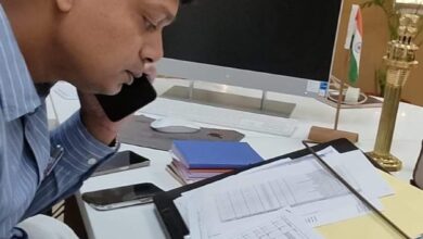 CM Helpline News: कलेक्टर का अभिनव प्रयास, मोबाइल पर आवेदकों से सीधे संवाद कर समस्याओं का कर रहे समाधान